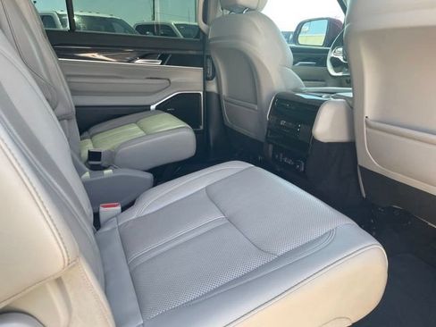 Used 2022 Jeep Wagoneer Series III w/ Flexible Seating Group AWD/4WD image 15