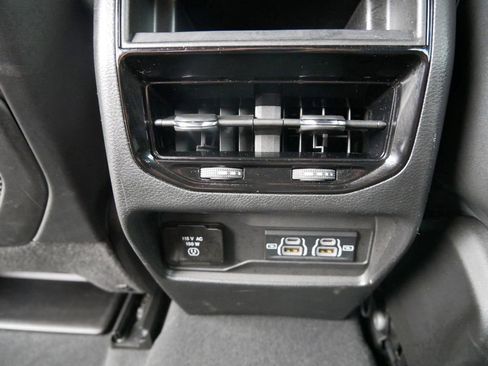 Used 2024 Jeep Grand Cherokee Altitude image 12