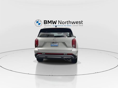 Used 2023 Hyundai Palisade SEL w/ Winter Package image 2