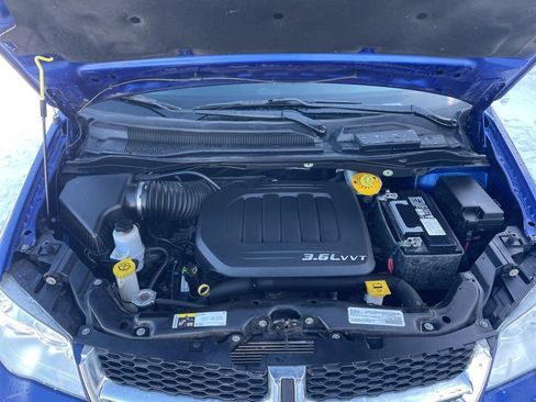 Used 2018 Dodge Grand Caravan SE w/ UConnect Hands-Free Group image 27