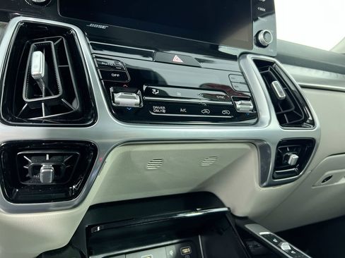 Certified 2023 Kia Sorento SX Prestige w/ Panoramic Sunroof Package image 24