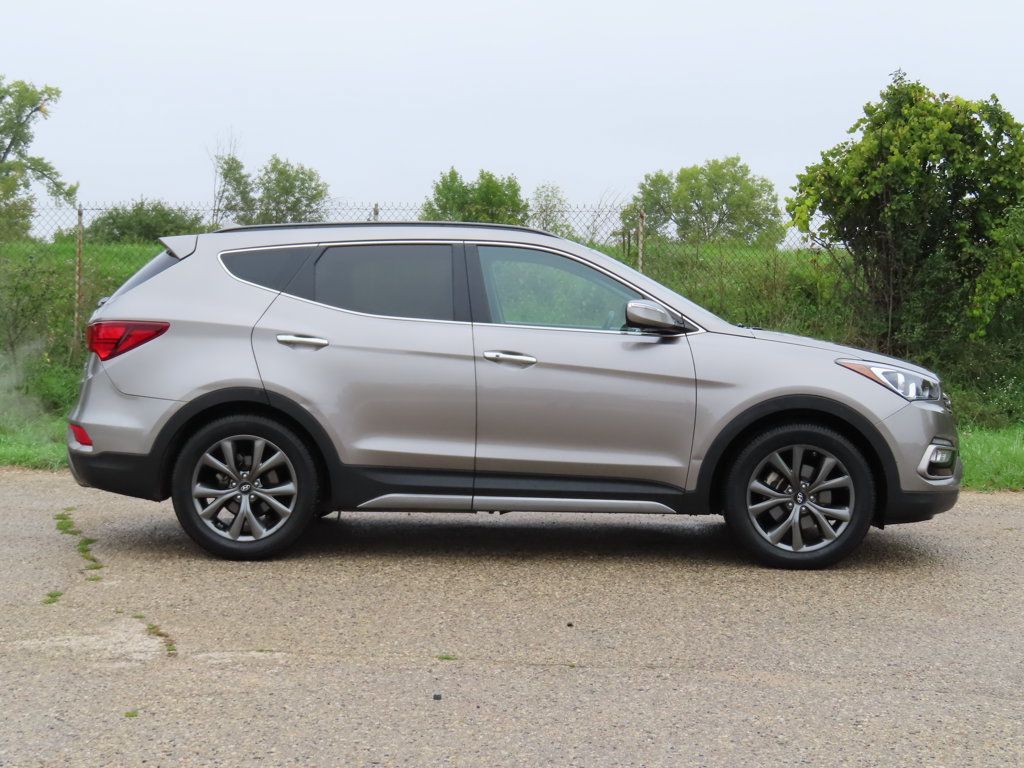 Used 2017 Hyundai Santa Fe Sport w/ 2.0T Ultimate Tech Package 05 FWD image 2