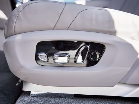 Used 2025 Rolls-Royce Phantom Sedan image 42