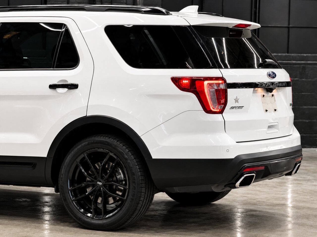 Used 2017 Ford Explorer Sport w/ Equipment Group 401A AWD/4WD image 15