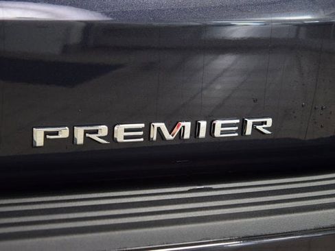 New 2025 Chevrolet Suburban Premier image 22