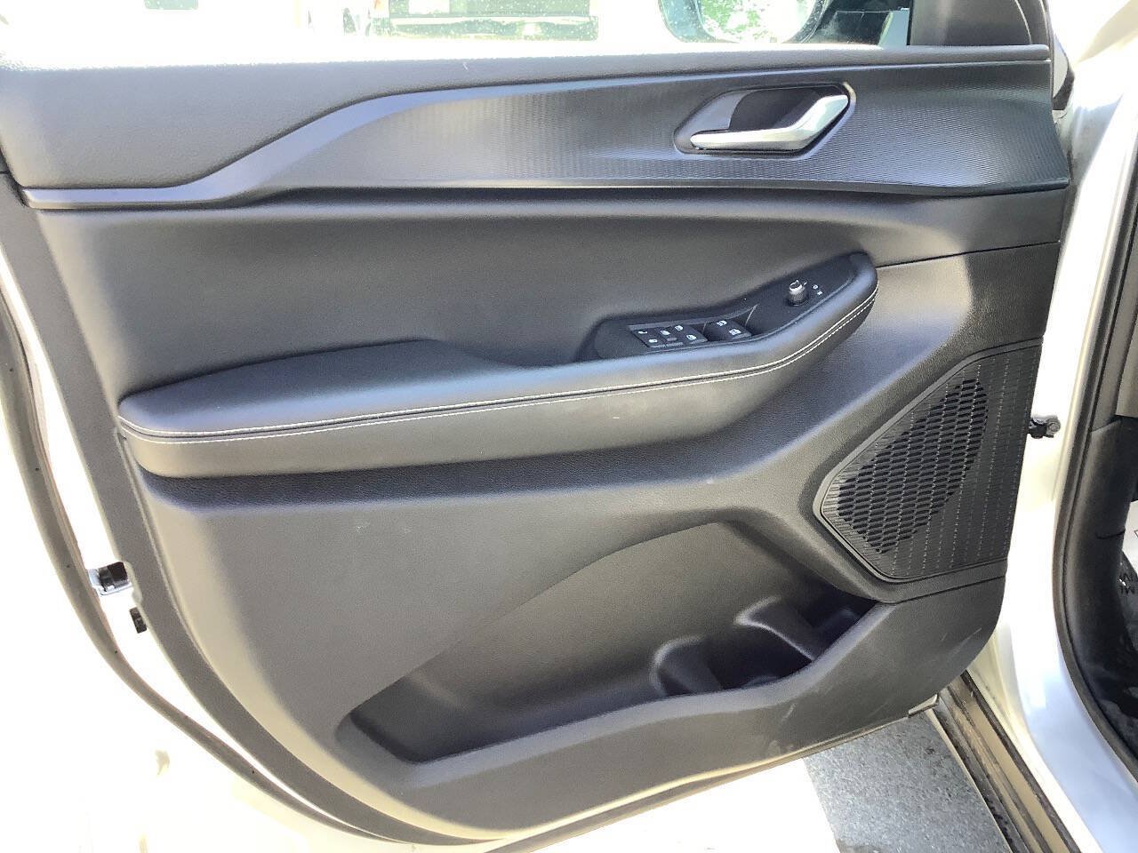 Used 2025 Jeep Grand Cherokee L Laredo AWD/4WD image 36