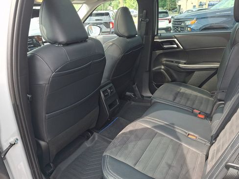Used 2023 Mitsubishi Outlander SE AWD/4WD image 20