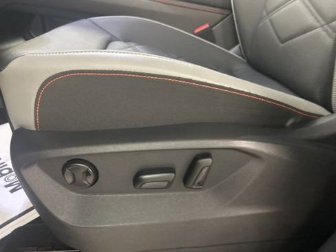 Used 2025 Volkswagen Atlas Peak Edition SE image 10