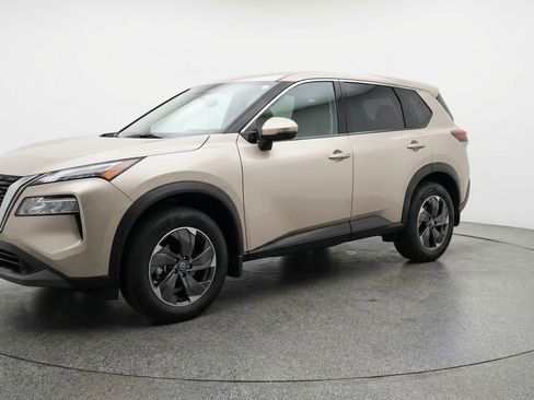 Used 2025 Nissan Rogue SV AWD/4WD image 3