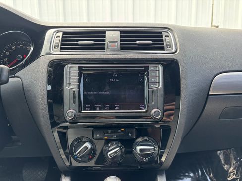 Used 2016 Volkswagen Jetta Sport FWD image 28