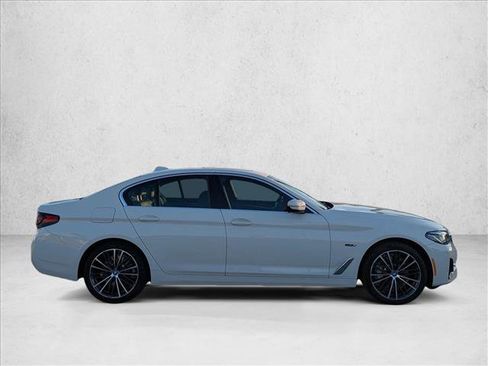 Certified 2023 BMW 530e xDrive w/ Premium Package image 4