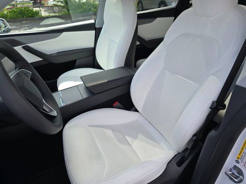 Used 2026 Tesla Model Y 2WD image 22