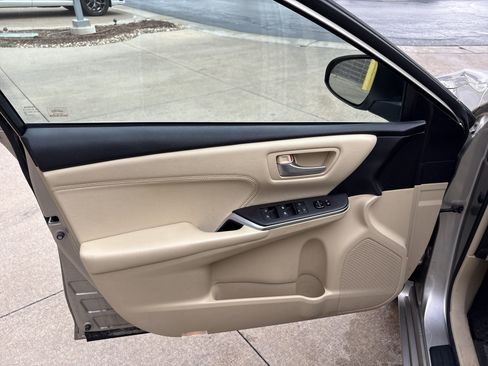 Used 2017 Toyota Camry XLE image 14