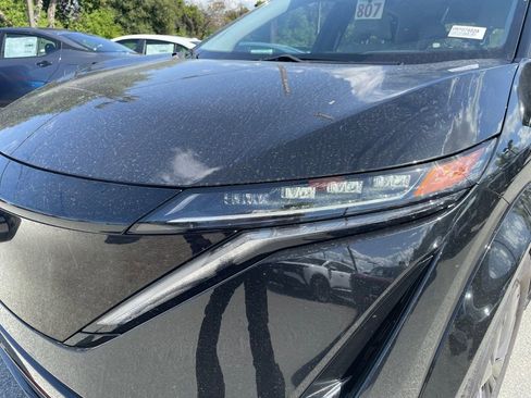 Used 2023 Nissan Ariya AWD image 33