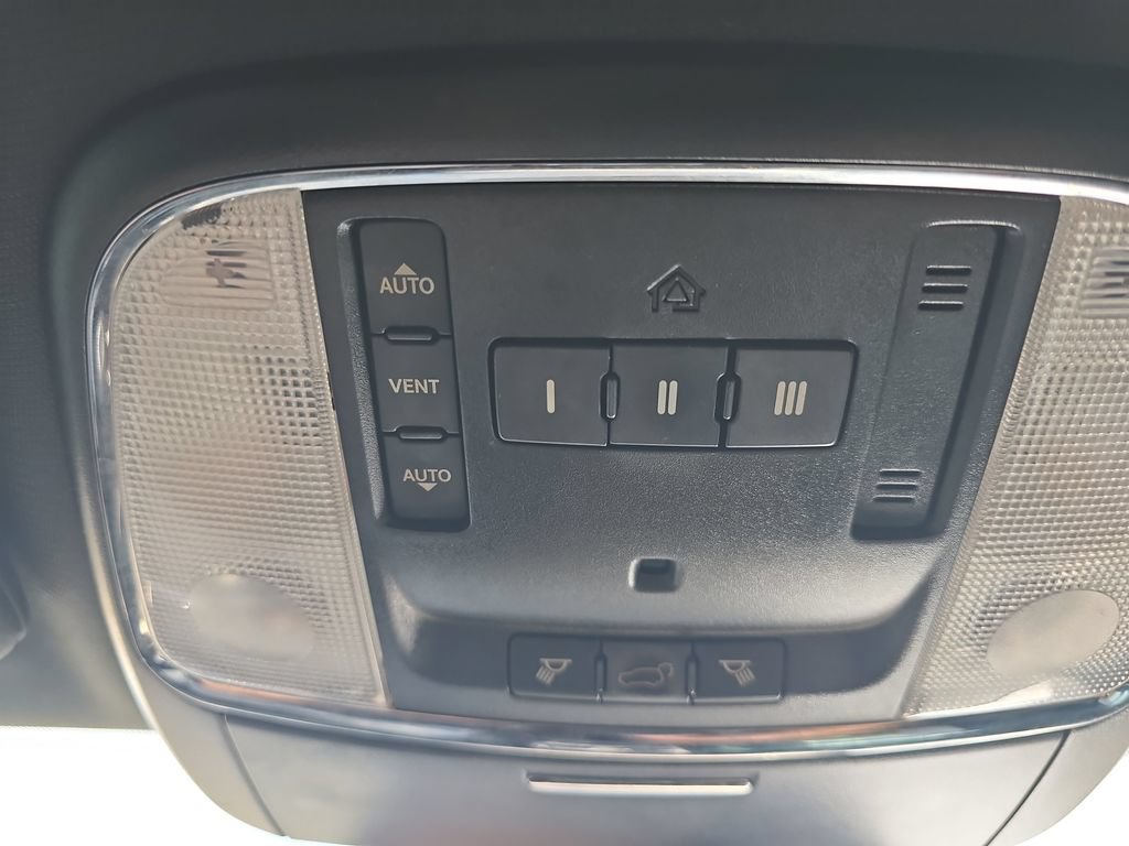 Used 2017 Jeep Grand Cherokee Limited AWD/4WD image 33