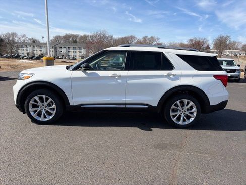 Used 2023 Ford Explorer Platinum w/ Technology Package image 2