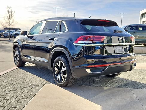 Used 2022 Volkswagen Atlas Cross Sport SE image 2