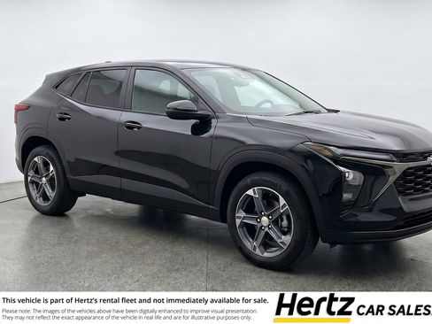 Used 2025 Chevrolet Blazer LT FWD image 1