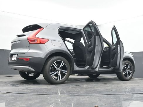 Used 2025 Volvo XC40 B5 Core image 67