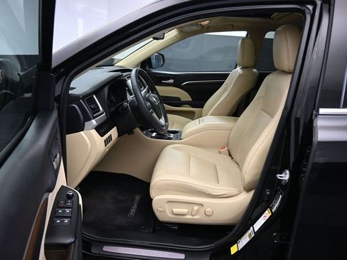 Used 2016 Toyota Highlander Limited image 12