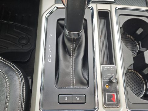 Used 2019 Ford F150 Lariat w/ Equipment Group 502A Luxury AWD/4WD image 24