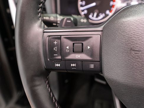 Used 2025 Nissan Rogue SV w/ SV Premium Package FWD image 26