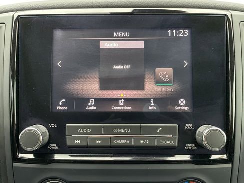 Used 2024 Nissan Titan SV image 32