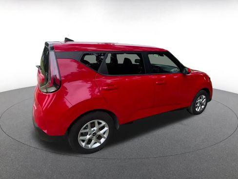 Used 2025 Kia Soul LX w/ LX Technology Package FWD image 13