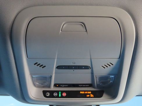 Used 2022 Chevrolet Blazer LT AWD/4WD image 46