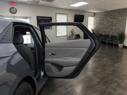 Used 2023 Hyundai Elantra SEL w/ Cargo Package FWD image 18