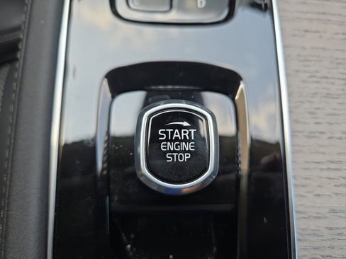 Used 2025 Volvo XC90 B6 Ultra AWD/4WD image 17