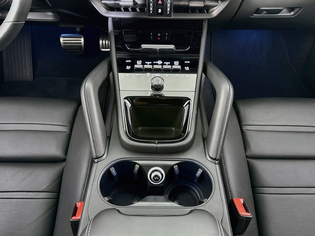 Certified 2025 Porsche Cayenne S AWD/4WD image 16