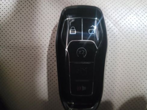 Used 2017 Lincoln MKX Reserve w/ Driver Assistance Package AWD/4WD image 32