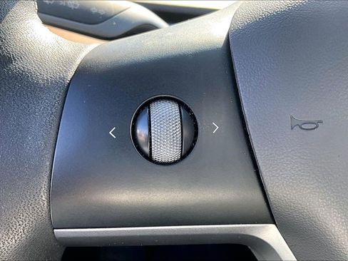 Used 2021 Tesla Model 3 Performance image 10