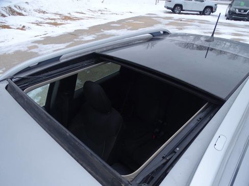 Used 2017 Jeep Cherokee Latitude w/ Comfort & Convenience Group image 13