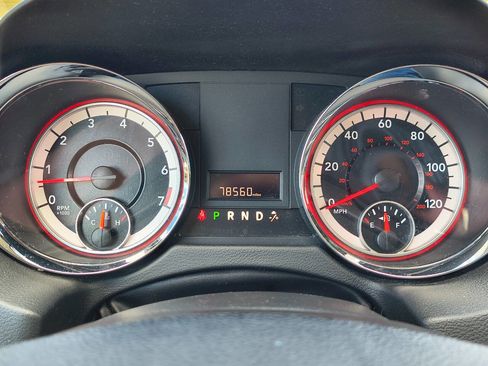 Used 2018 Dodge Grand Caravan SE w/ UConnect Hands-Free Group image 18