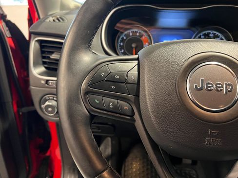 Used 2019 Jeep Cherokee Trailhawk w/ Cold Weather Group image 13