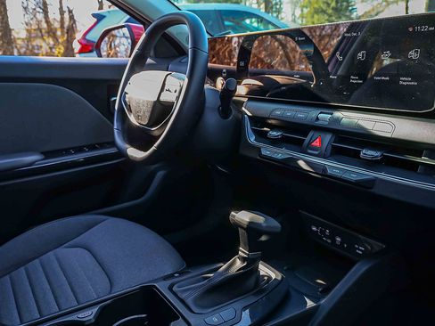 Certified 2025 Kia K4 EX image 25