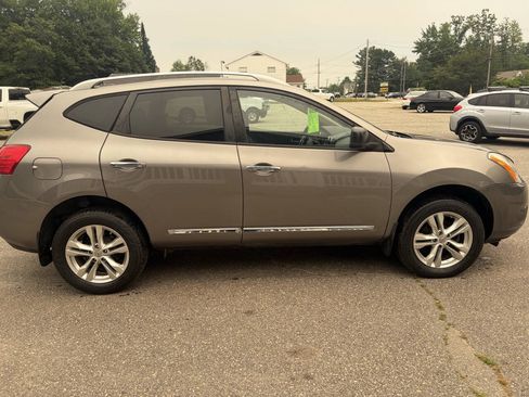 Used 2015 Nissan Rogue S w/ Convenience Package AWD/4WD image 10