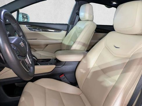 Used 2017 Cadillac XT5 FWD image 17