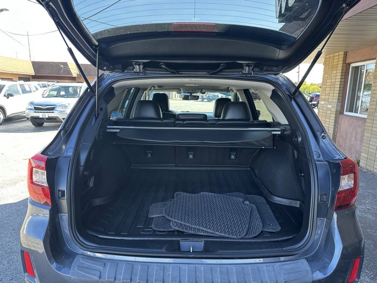 Used 2017 Subaru Outback 2.5i Limited AWD/4WD image 17
