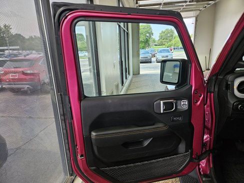 Used 2024 Jeep Wrangler Unlimited Sahara AWD/4WD image 17