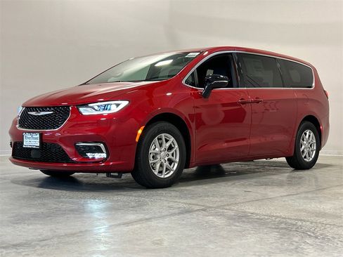 New 2026 Chrysler Pacifica Select image 2