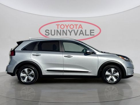 Used 2019 Kia Niro EX Premium w/ Sunroof Package image 9