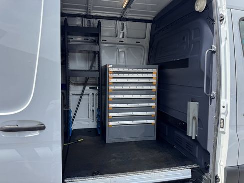 Used 2021 Freightliner Sprinter 2500 RWD image 33