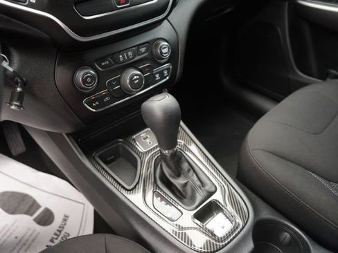 Used 2020 Jeep Cherokee Latitude image 28