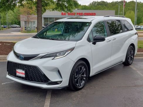 Used 2024 Toyota Sienna XSE w/ XSE Plus Package AWD/4WD image 5