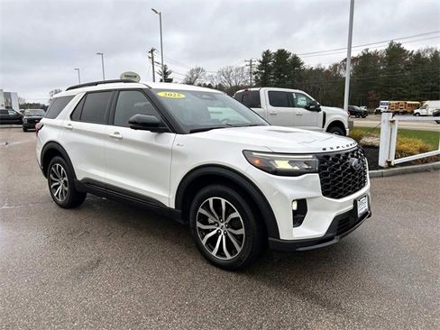 Used 2025 Ford Explorer ST-Line image 1
