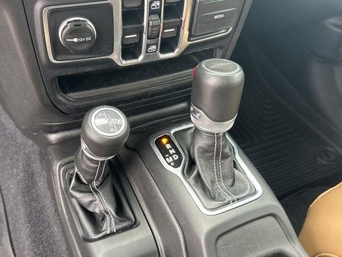 Certified 2023 Jeep Gladiator Overland w/ Cold Weather Group image 32