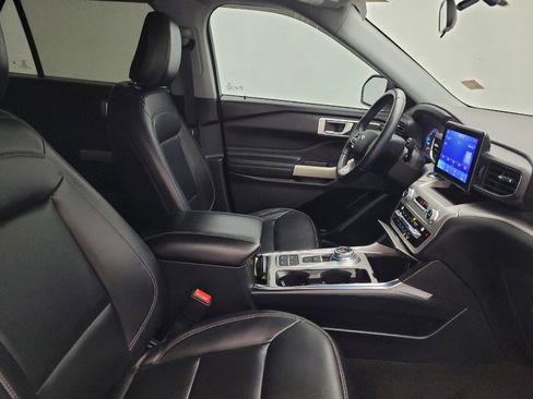Used 2021 Ford Explorer XLT w/ Equipment Group 202A RWD image 21
